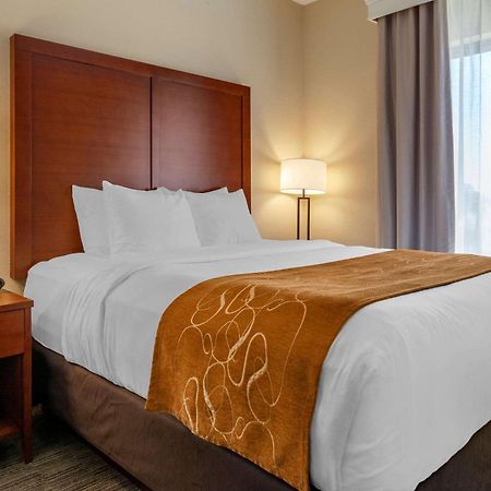 Comfort Suites Ошкош Екстериор снимка