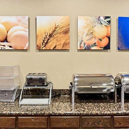Comfort Suites Ошкош Екстериор снимка