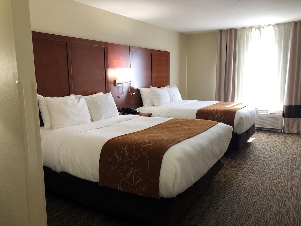Comfort Suites Ошкош Екстериор снимка