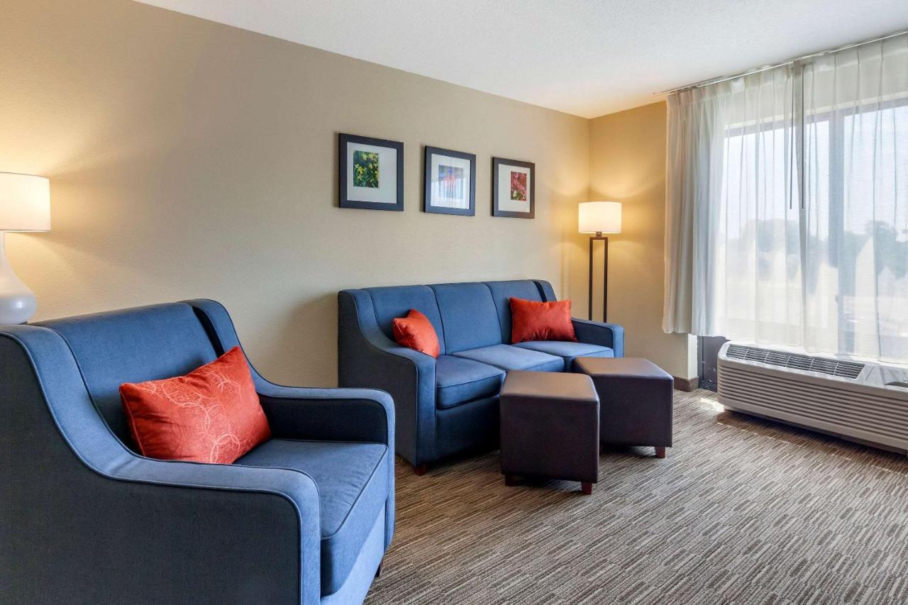 Comfort Suites Ошкош Екстериор снимка