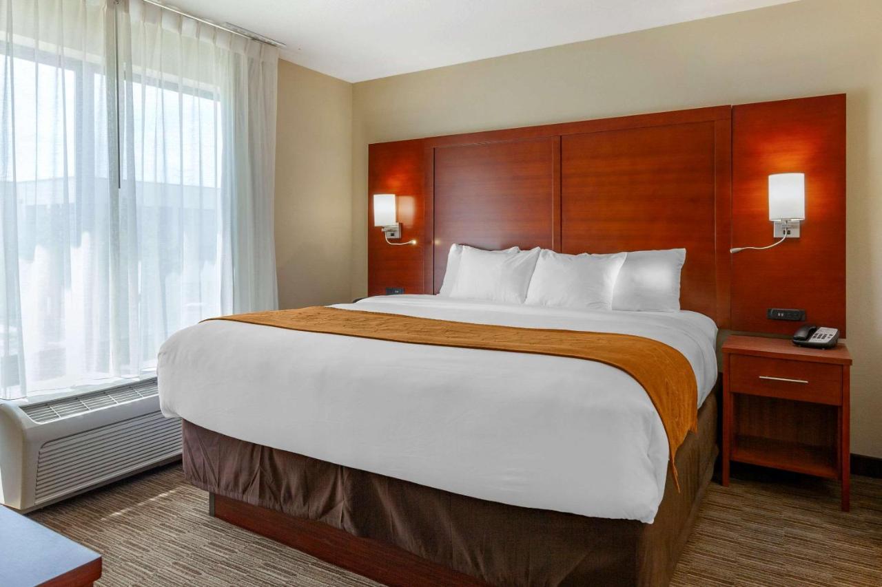 Comfort Suites Ошкош Екстериор снимка