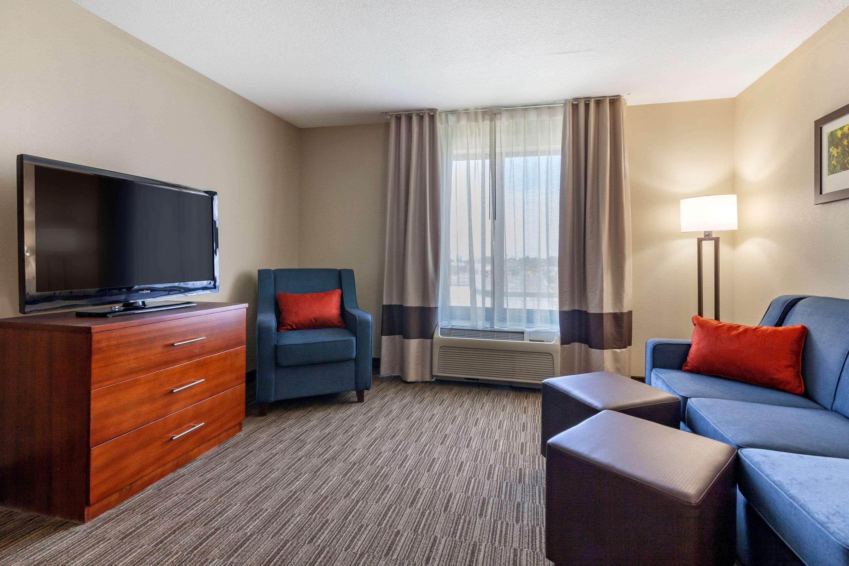 Comfort Suites Ошкош Екстериор снимка