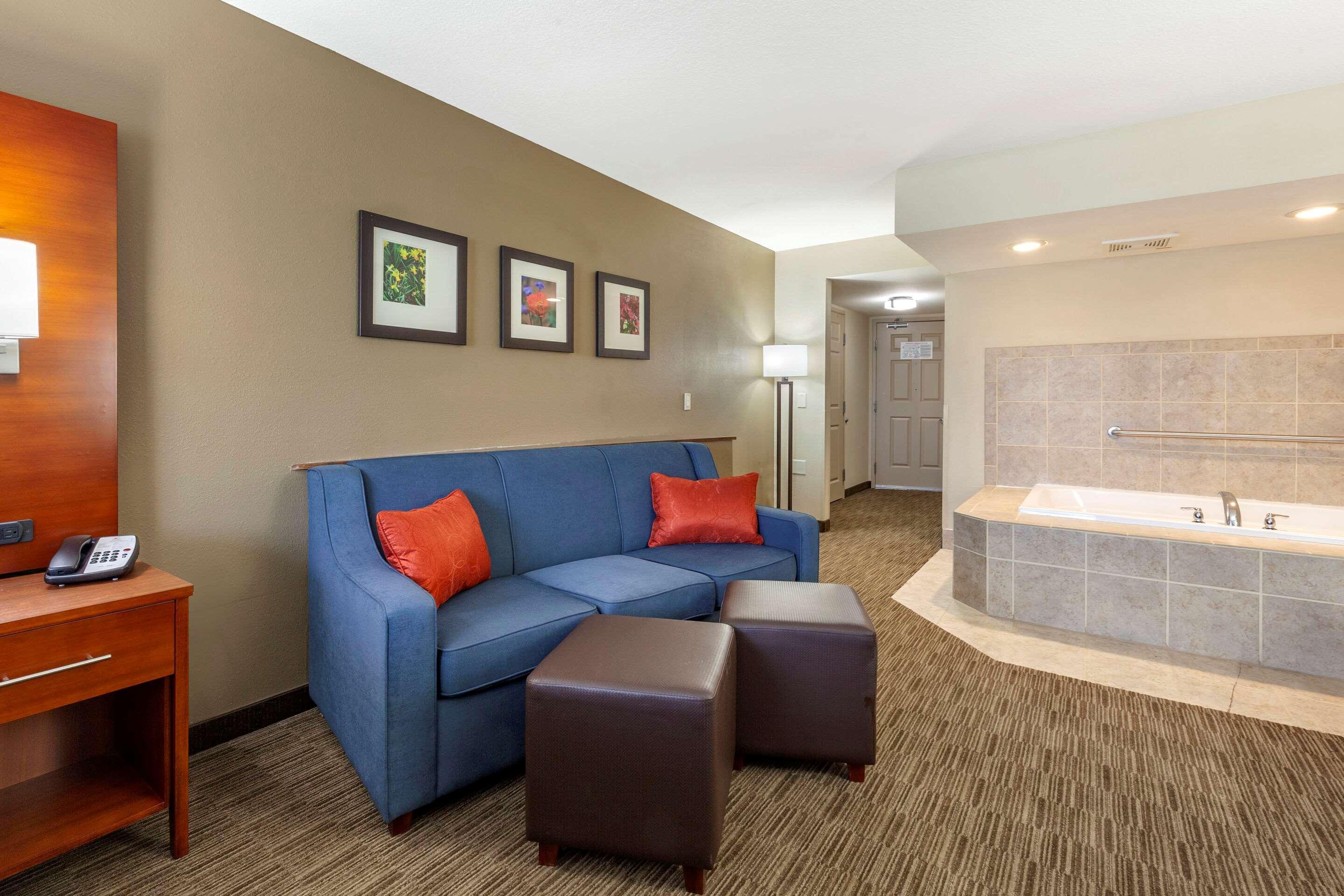 Comfort Suites Ошкош Екстериор снимка