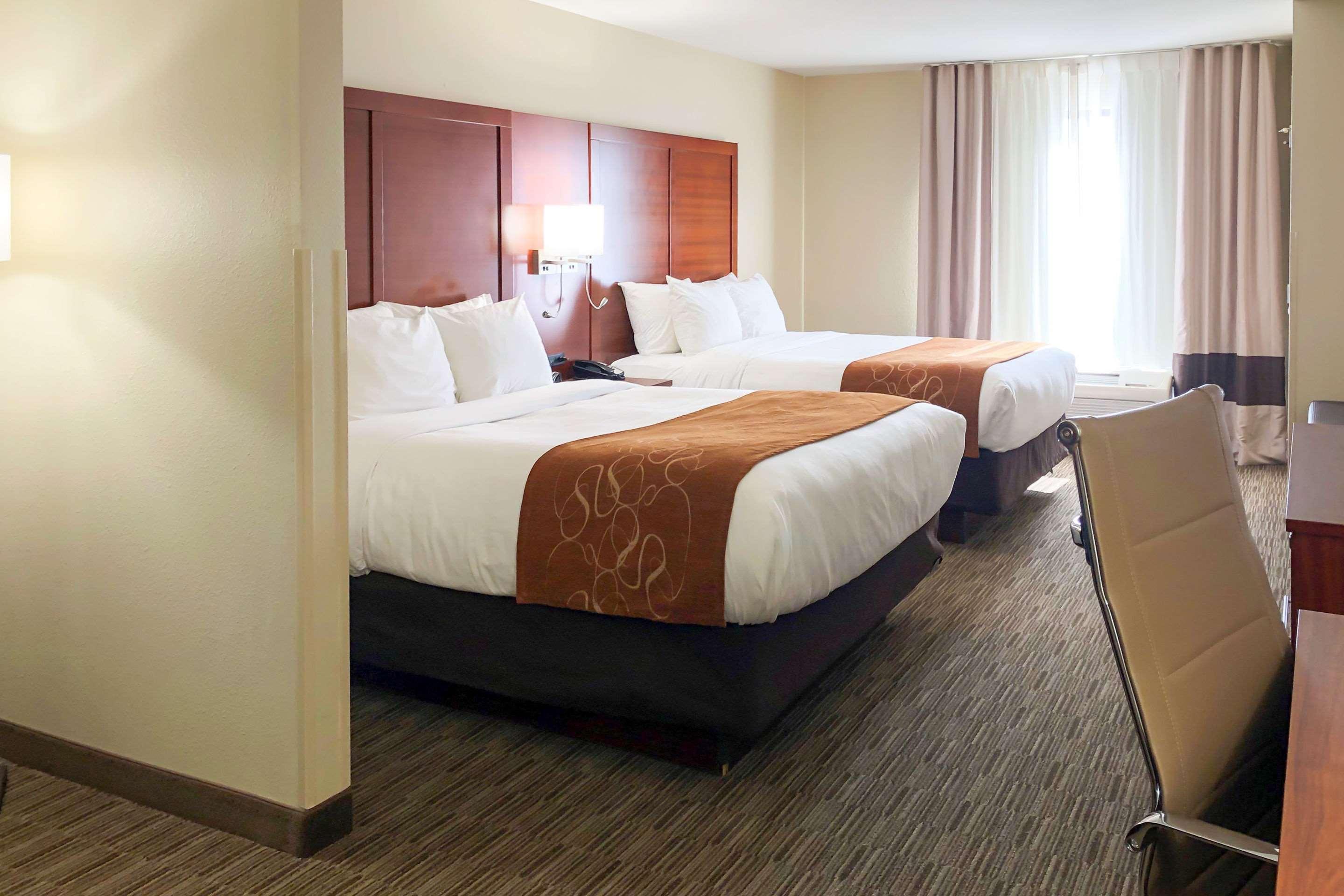 Comfort Suites Ошкош Екстериор снимка