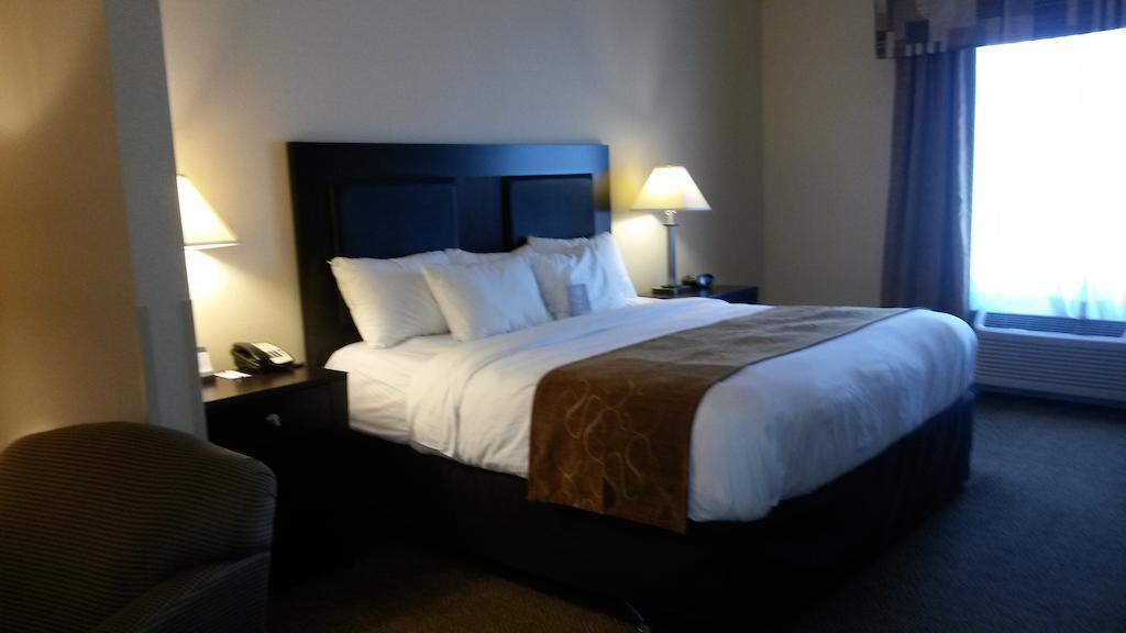Comfort Suites Ошкош Екстериор снимка