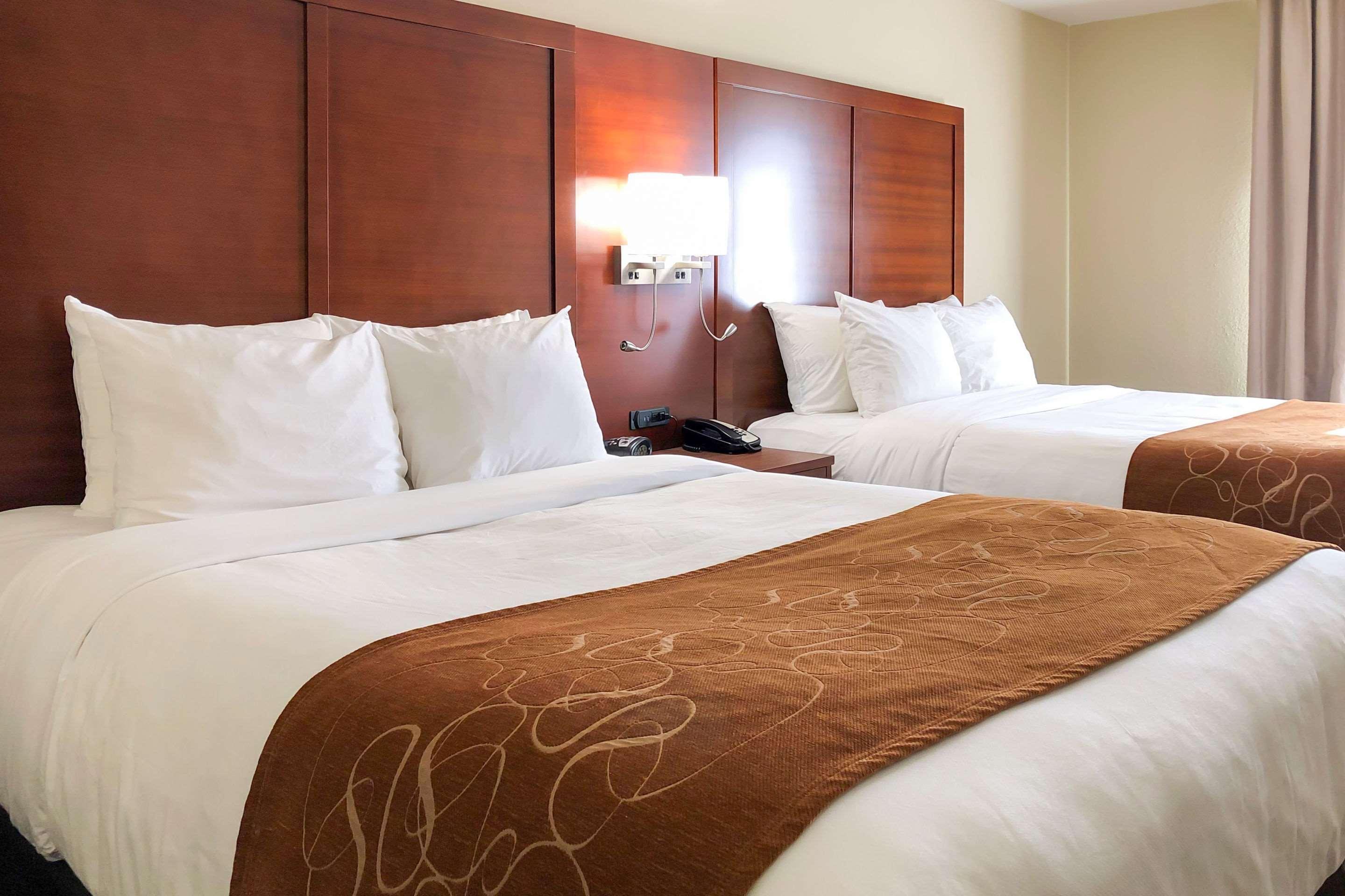 Comfort Suites Ошкош Екстериор снимка