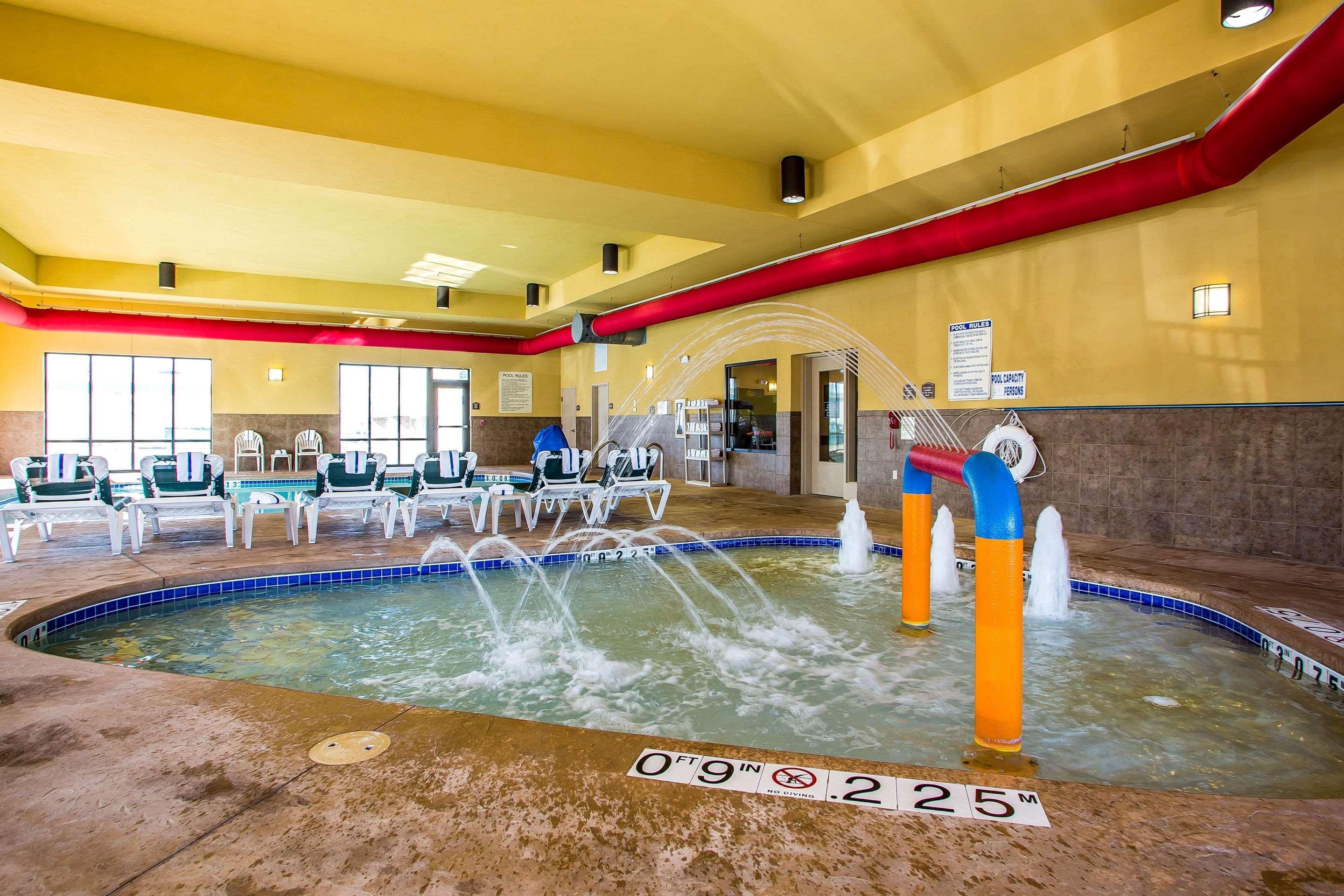 Comfort Suites Ошкош Екстериор снимка