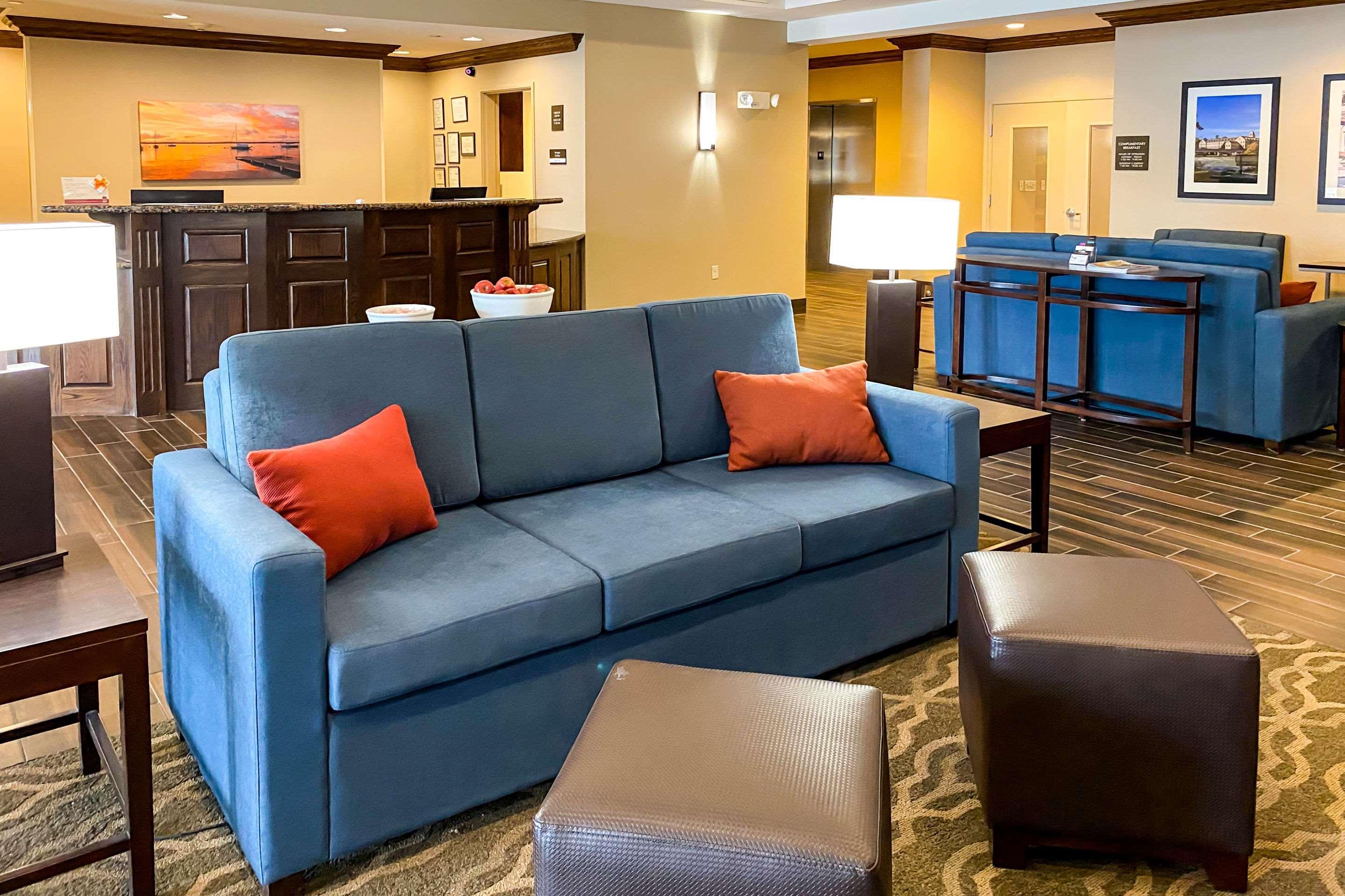 Comfort Suites Ошкош Екстериор снимка