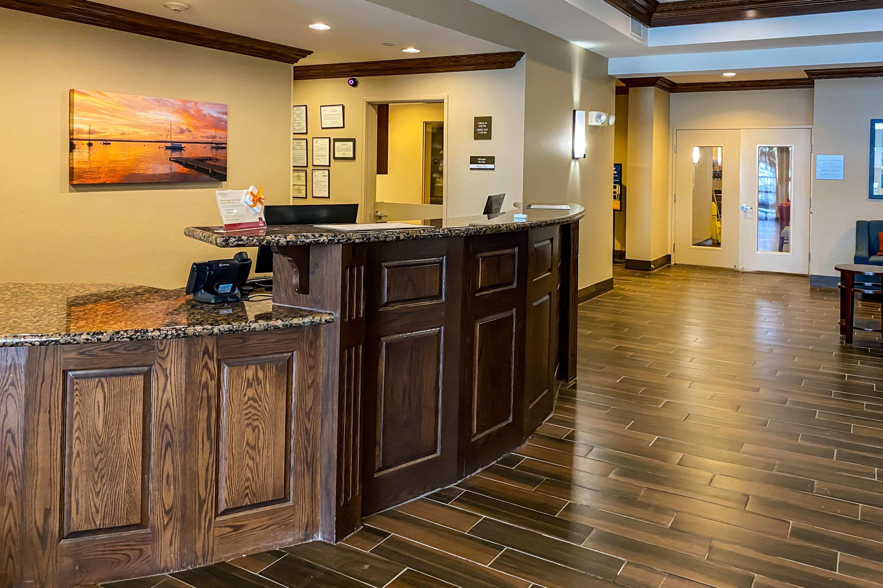 Comfort Suites Ошкош Екстериор снимка