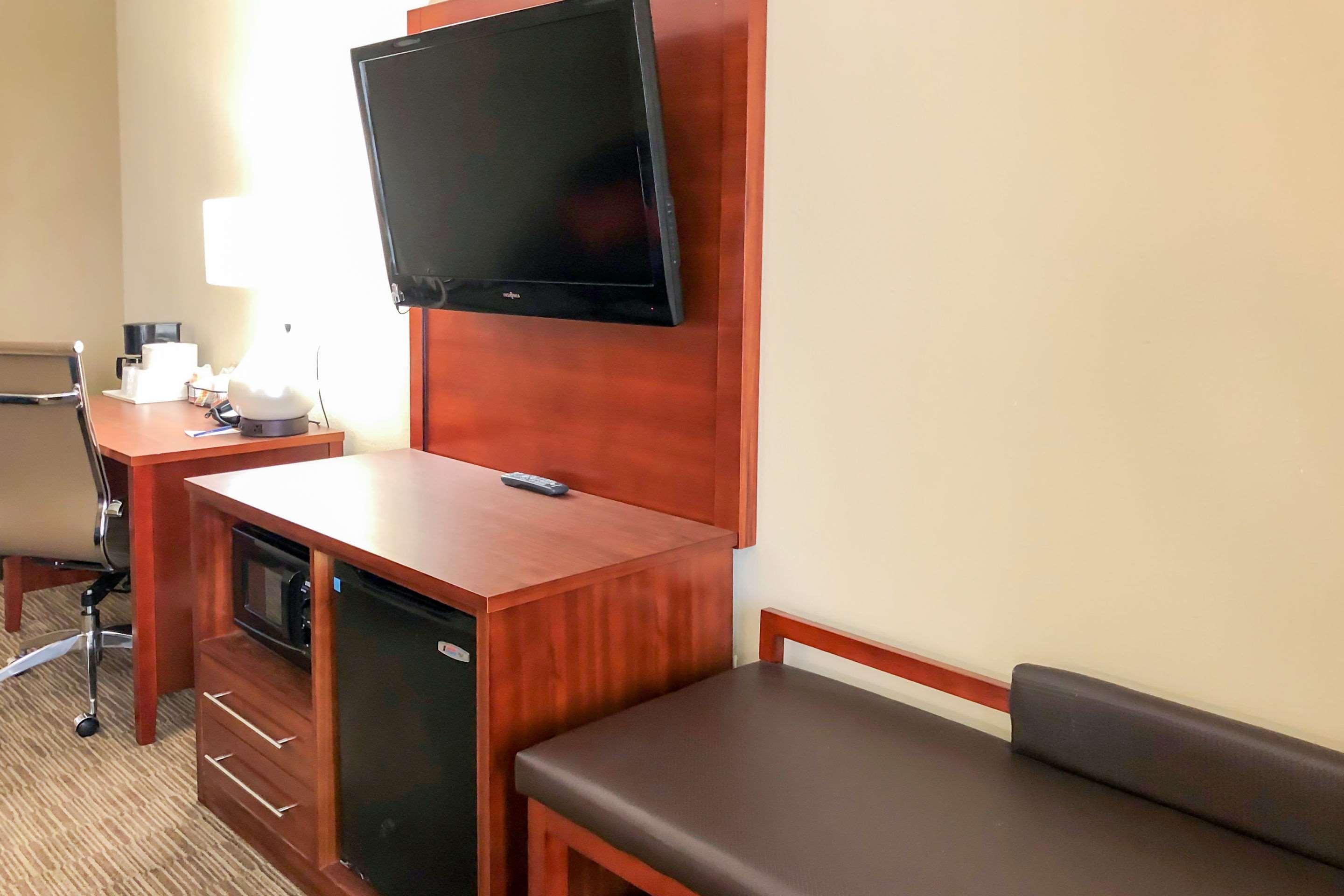 Comfort Suites Ошкош Екстериор снимка