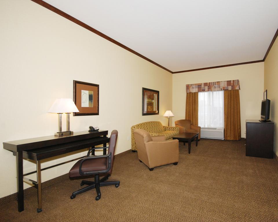 Comfort Suites Ошкош Екстериор снимка