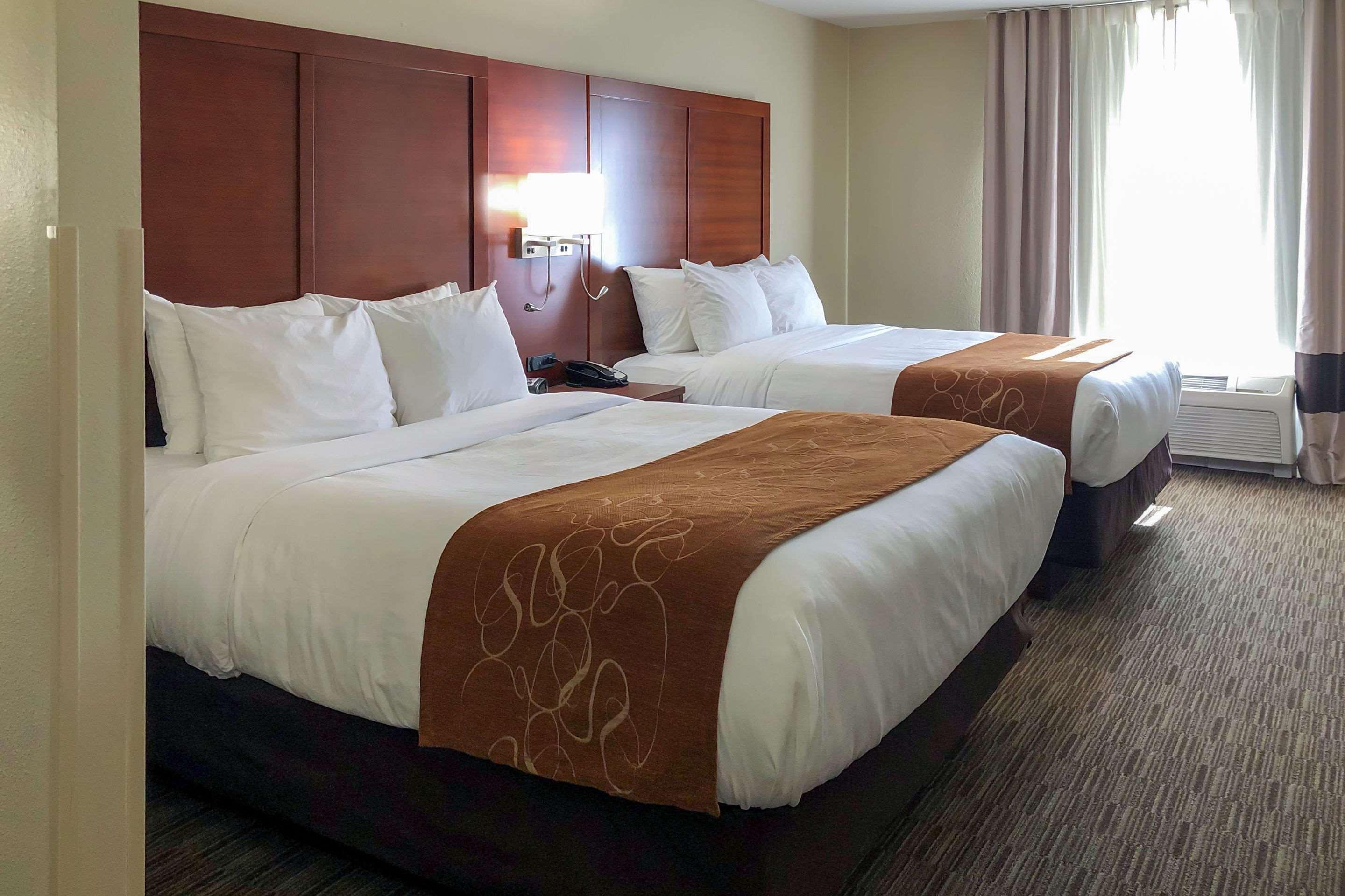 Comfort Suites Ошкош Екстериор снимка