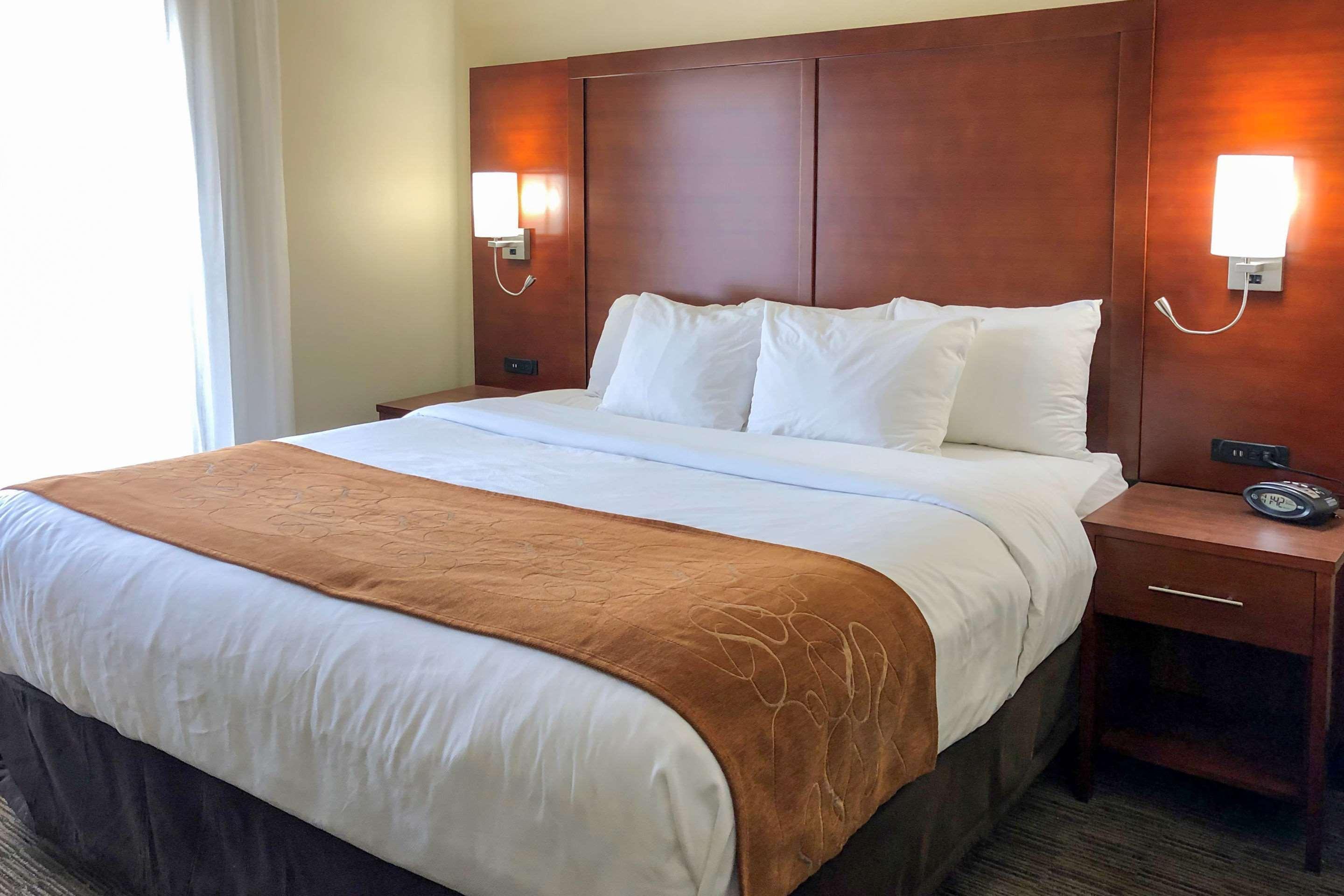 Comfort Suites Ошкош Екстериор снимка