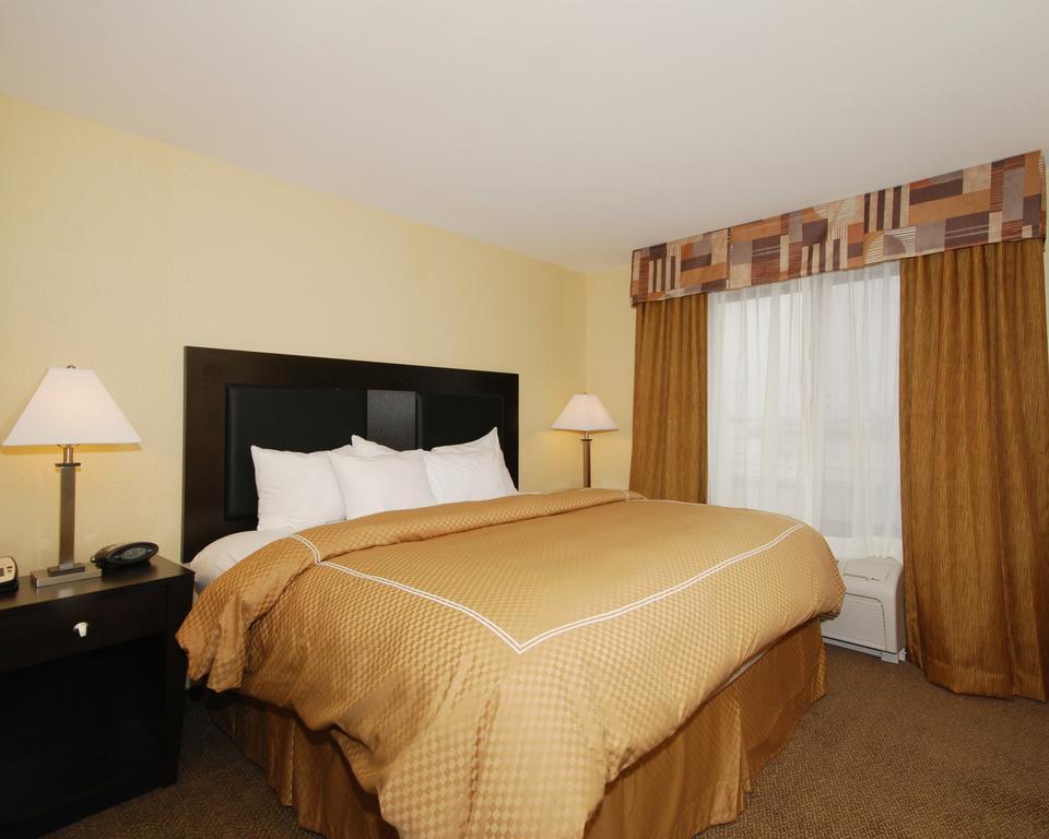 Comfort Suites Ошкош Екстериор снимка