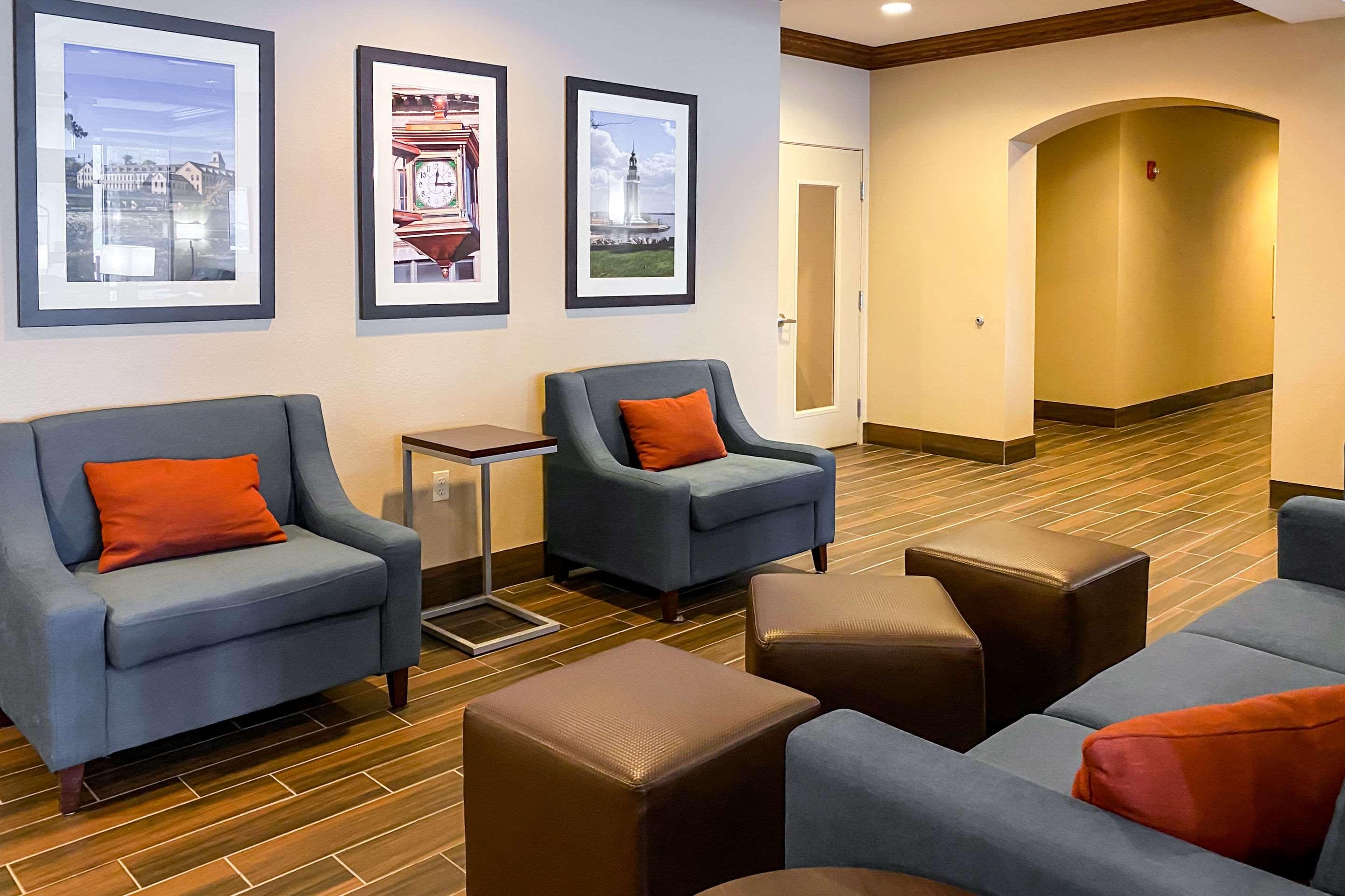 Comfort Suites Ошкош Екстериор снимка