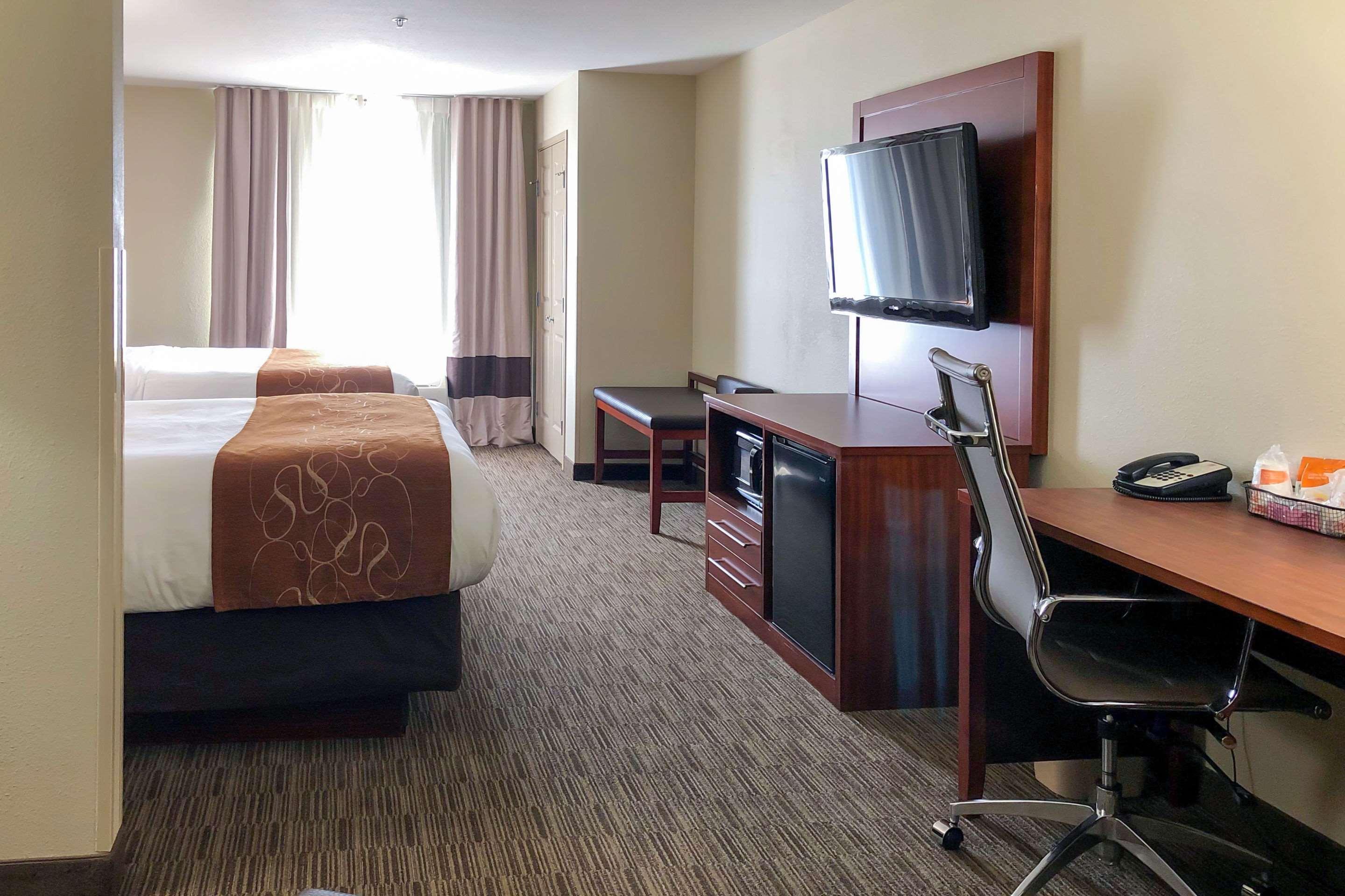 Comfort Suites Ошкош Екстериор снимка