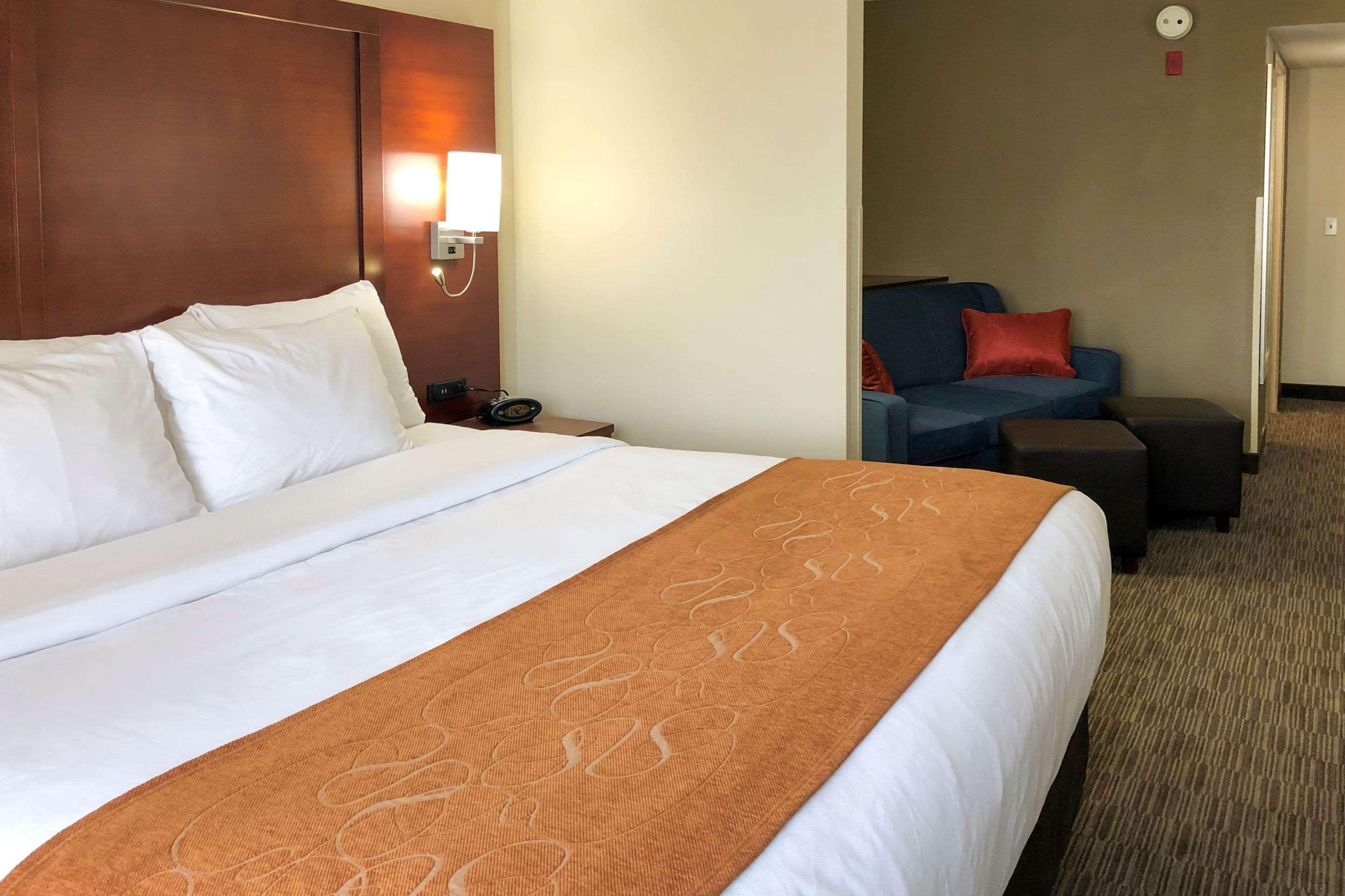 Comfort Suites Ошкош Екстериор снимка