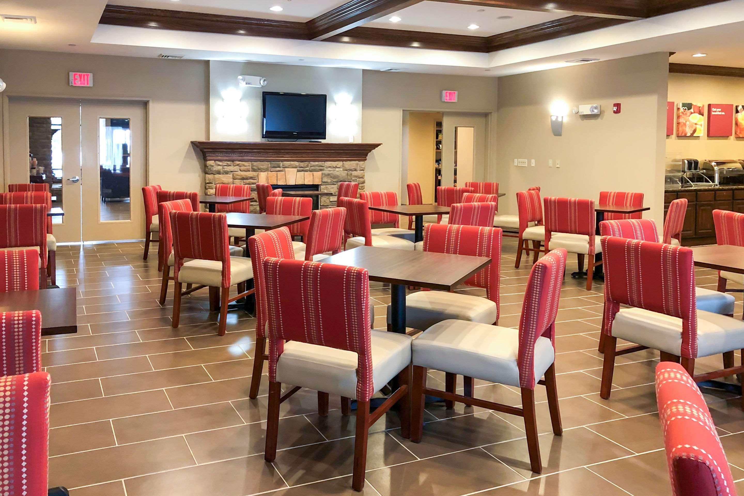 Comfort Suites Ошкош Екстериор снимка