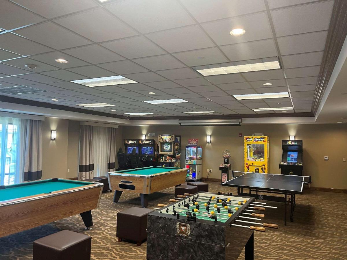 Comfort Suites Ошкош Екстериор снимка